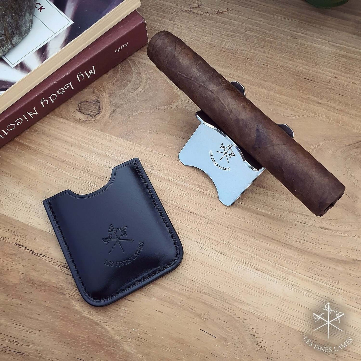 Black Cigar Stand