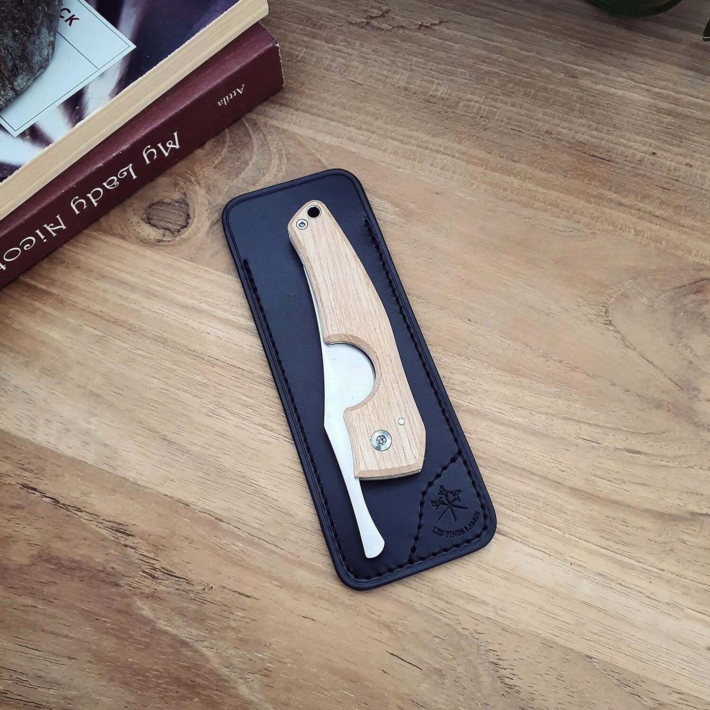 Black leather sheath for LE PETIT cutter